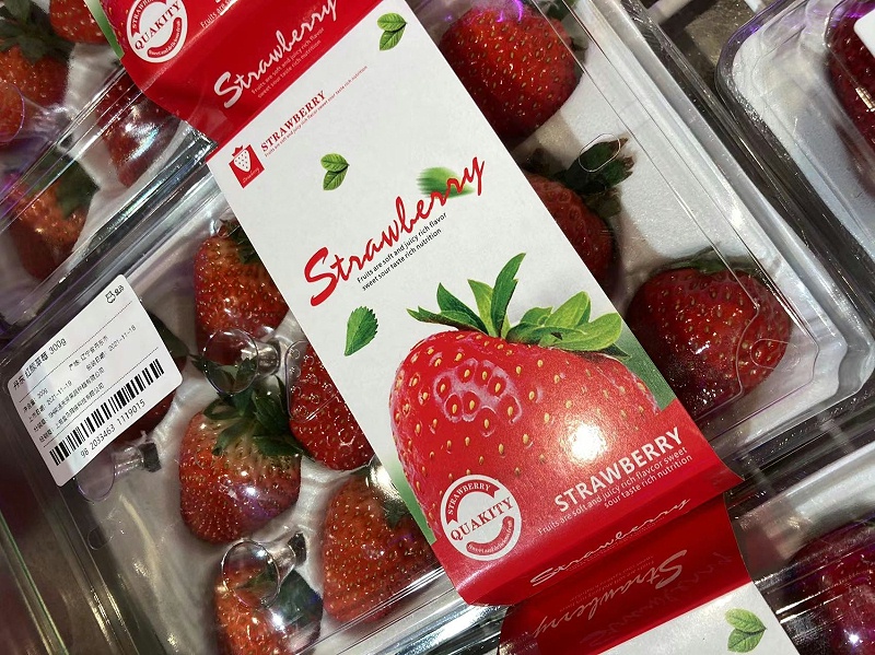 图：超市里的草莓